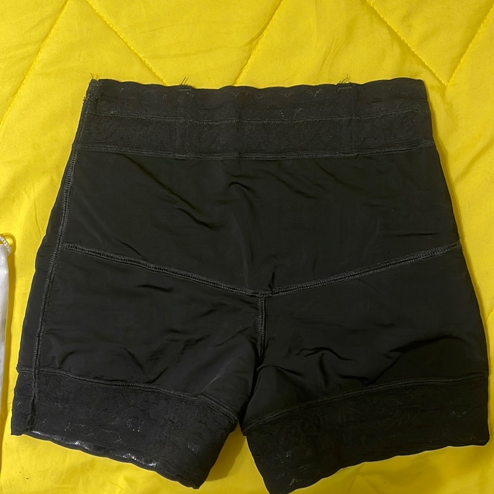 Yen’s boutique invisible short faja